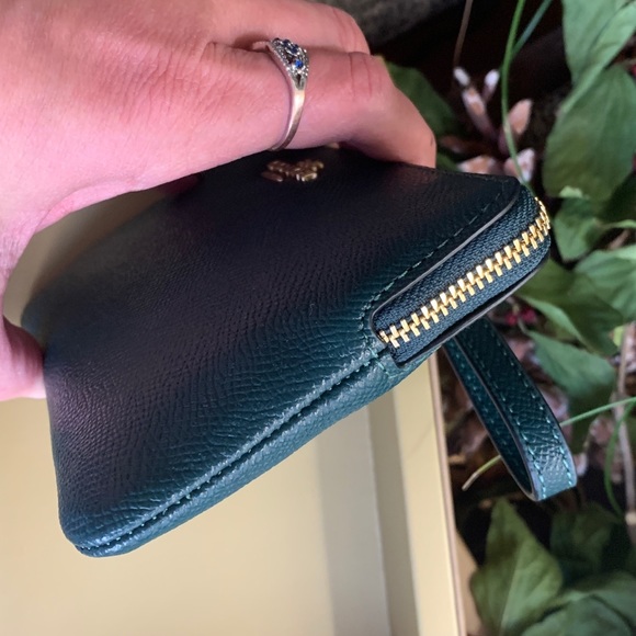 Authentic COACH Leather zip wristlet & 2 charms set - Picture 7 of 9